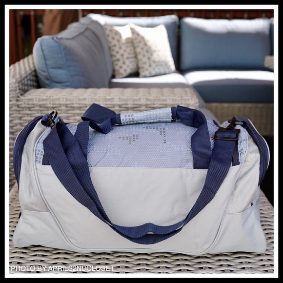 PUMA LOGO DUFFEL GYM TRAVEL BAG - Picture 4 of 8